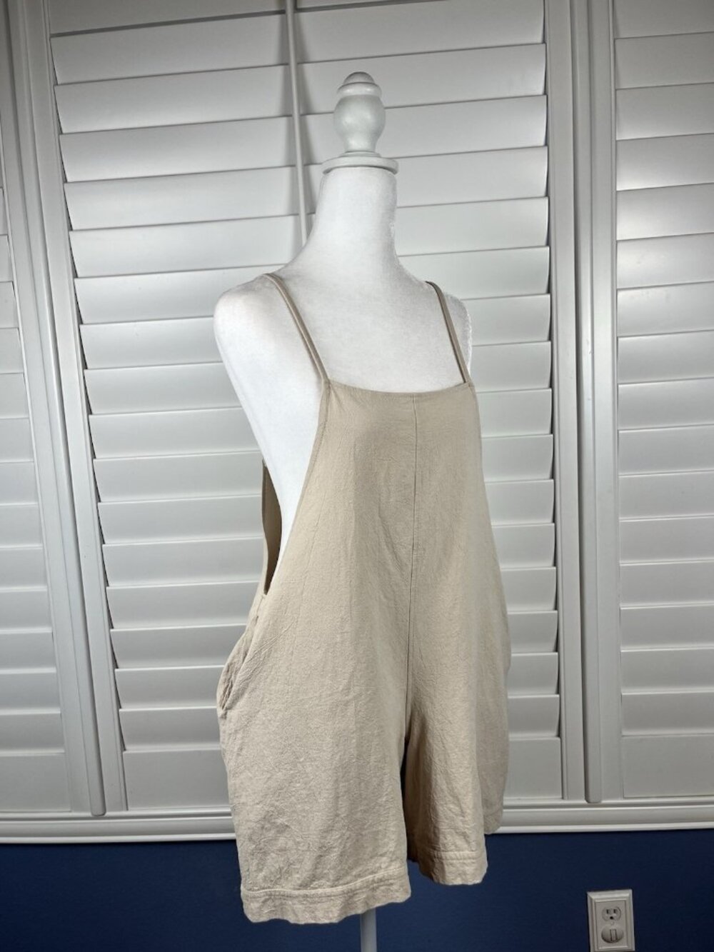 CHICME Women’s Medium Beige Oversized Romper Jumpsuit Adjustable Straps Pockets